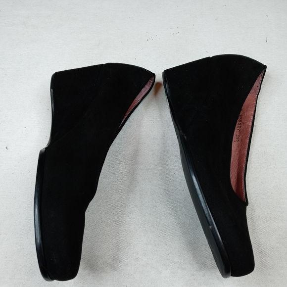 Andre Assous "Gayla" women's black suede 2" heel w - Picture 9 of 9